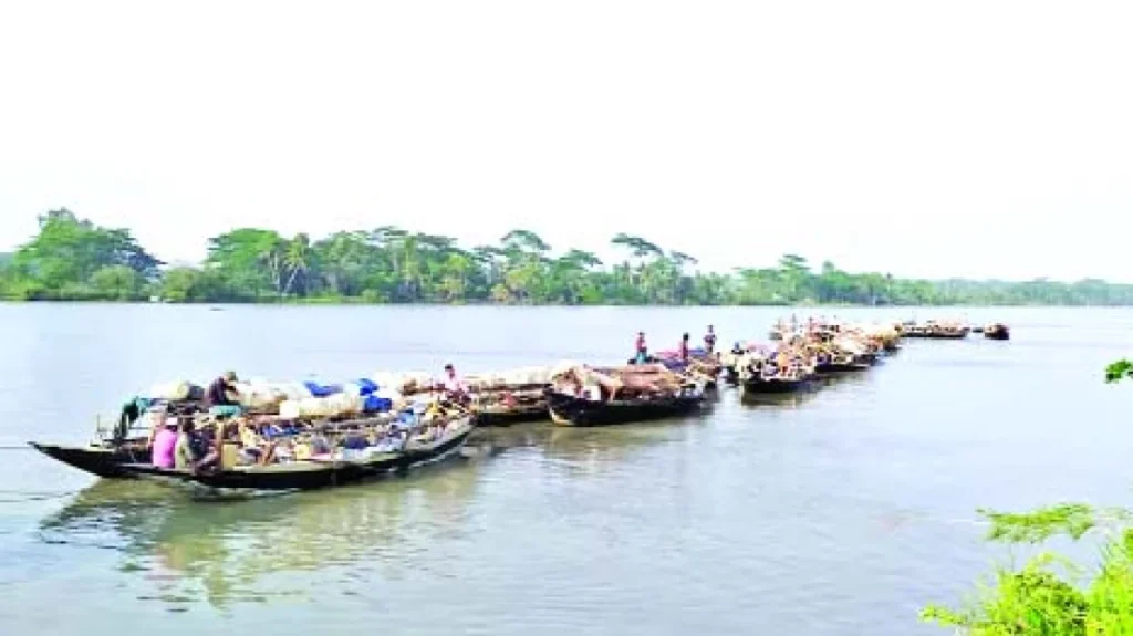 মধু সংগ্রহে মৌয়ালের সুন্দরবনে যাত্রা