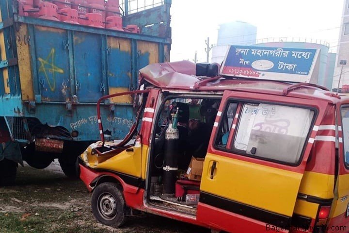 অ্যাম্বুলেন্সচালক নিহত সিলিন্ডারবাহী ট্রাকে ধাক্কায়