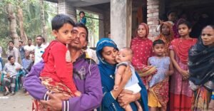 চুরি যাওয়া শিশু গভীর রাতে সড়কের পাশে মিললো 