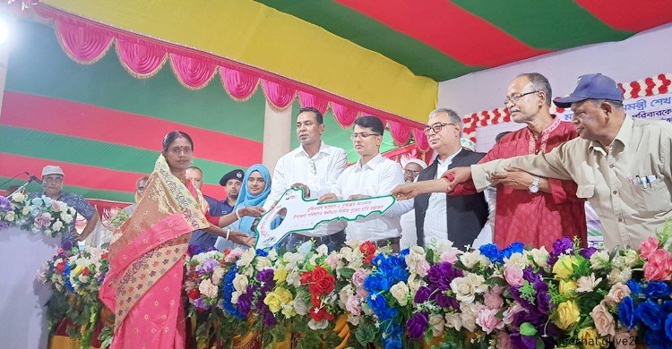 জমিসহ ঘর পেল ৬৯৬ ভূমিহীন পরিবার বাগেরহাটে
