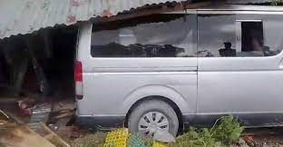 নিহত ১ চায়ের দোকানে প্রাইভেটকার