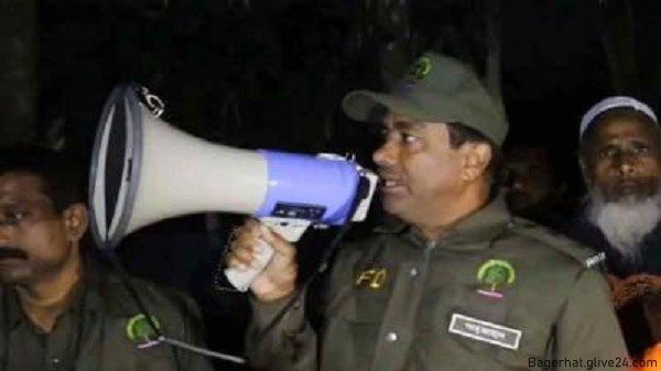 বাঘের গর্জনে আতঙ্কিত এলাকাবাসী মোরেলগঞ্জে