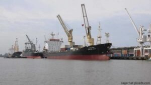  কার্যক্রম বন্ধ মোংলা বন্দরের
