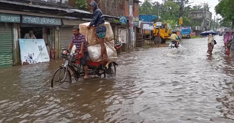 বাগেরহাটে টানা বৃষ্টি 1 বাগেরহাটে টানা বৃষ্টি, ভেসে গেছে ৭ হাজারের বেশি মৎস্যঘের